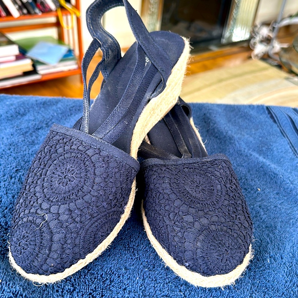 Jasmin Wedge heel Shoes Size Approx 8 1/2 With Approx 2 1/4 in Heel in Navy